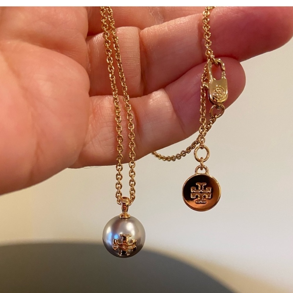 Tory Burch Authentic Timeless Classic Luxe Preppy Gray Pearl Chain Necklace